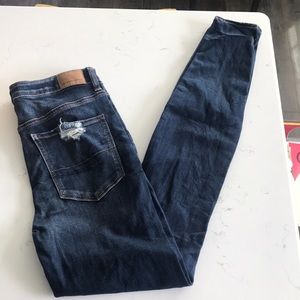 Size 6 Long American Eagle skinny ripped jeans